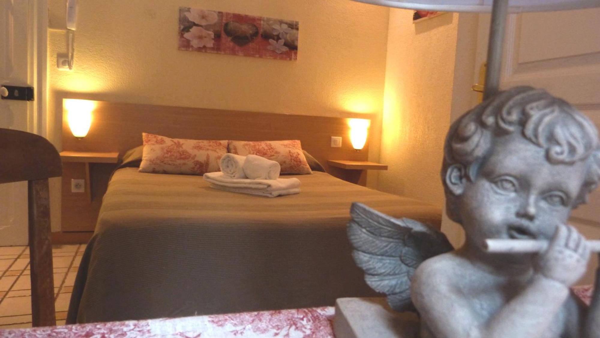 Lou Garbin Hotel Saint-Laurent-d'Aigouze Bilik gambar