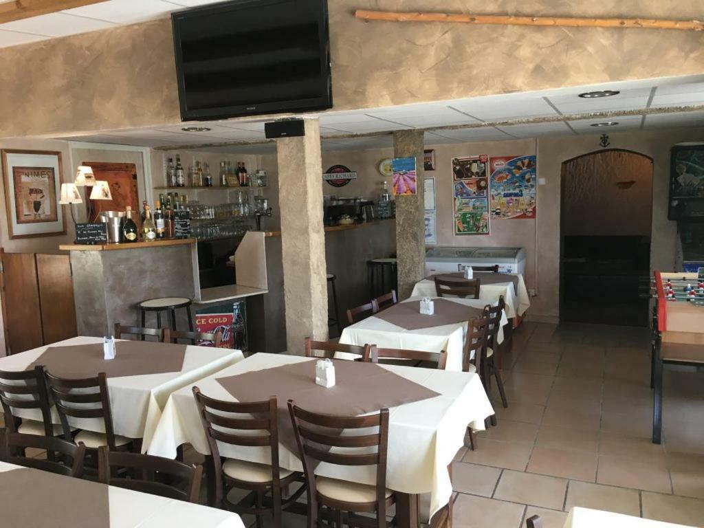 Lou Garbin Hotel Saint-Laurent-d'Aigouze Luaran gambar